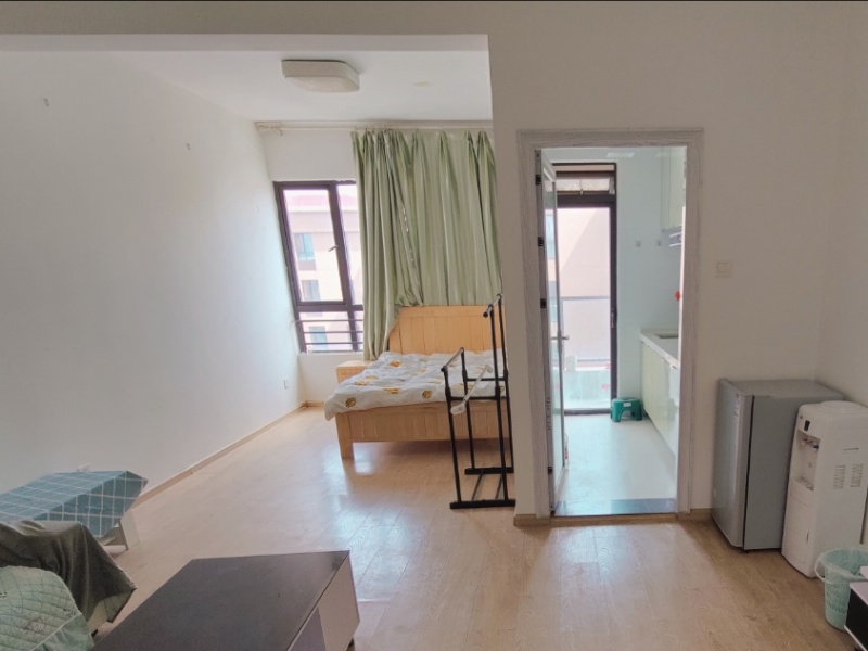 1室1廳1陽臺(tái) 云南映象城市公園廣場(chǎng)餐廳