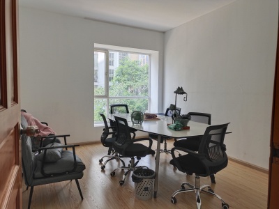 4室2廳2陽臺 鑫逸苑臥室