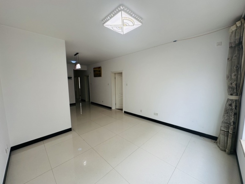 3室2廳1陽臺 云南映象故鄉(xiāng)的云客廳