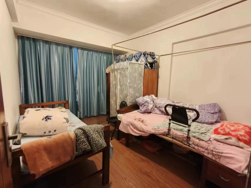 2室2廳2陽(yáng)臺(tái) 藍(lán)山數(shù)碼臥室