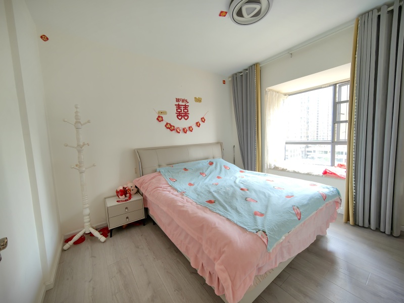 4室2廳2陽臺 東旭駿城臥室