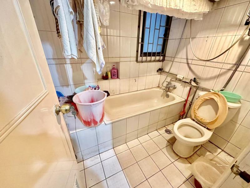 3室2廳1陽臺 金實小區(qū)耀實園衛(wèi)生間