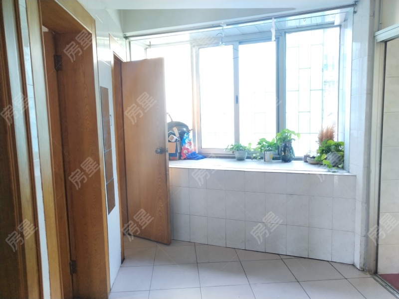 2室2廳1陽(yáng)臺(tái) 螺峰街32號(hào)其他