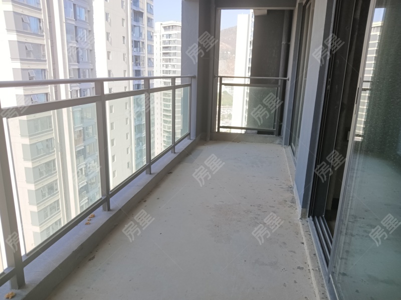 4室2廳2陽(yáng)臺(tái) 招商雍和府一期陽(yáng)臺(tái)