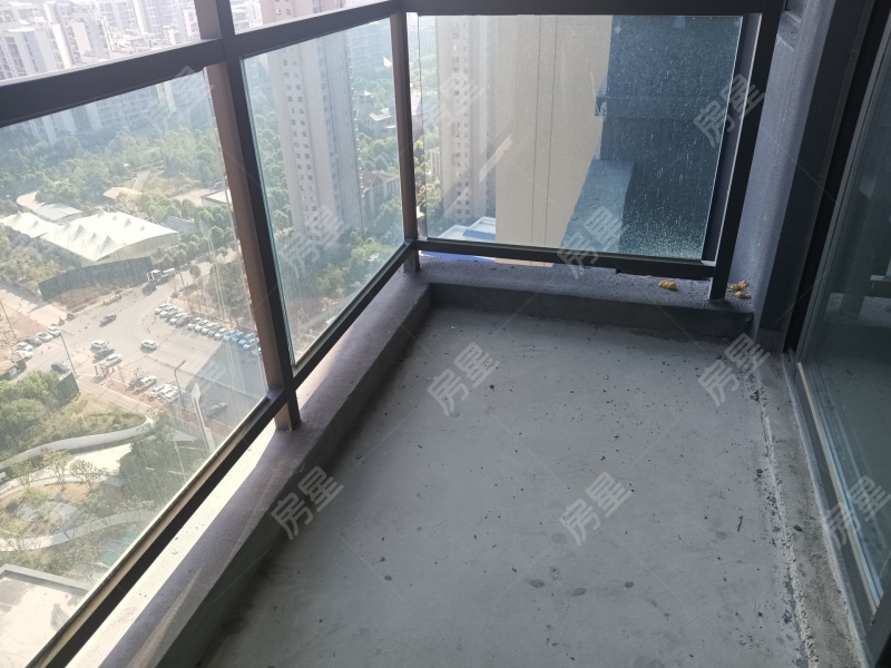 4室2廳2陽(yáng)臺(tái) 招商雍和府一期陽(yáng)臺(tái)