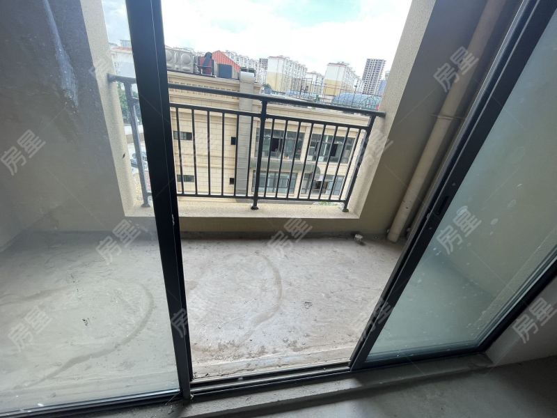 3室2廳2陽臺 恒泰滇池名門壹號院水語自然苑陽臺