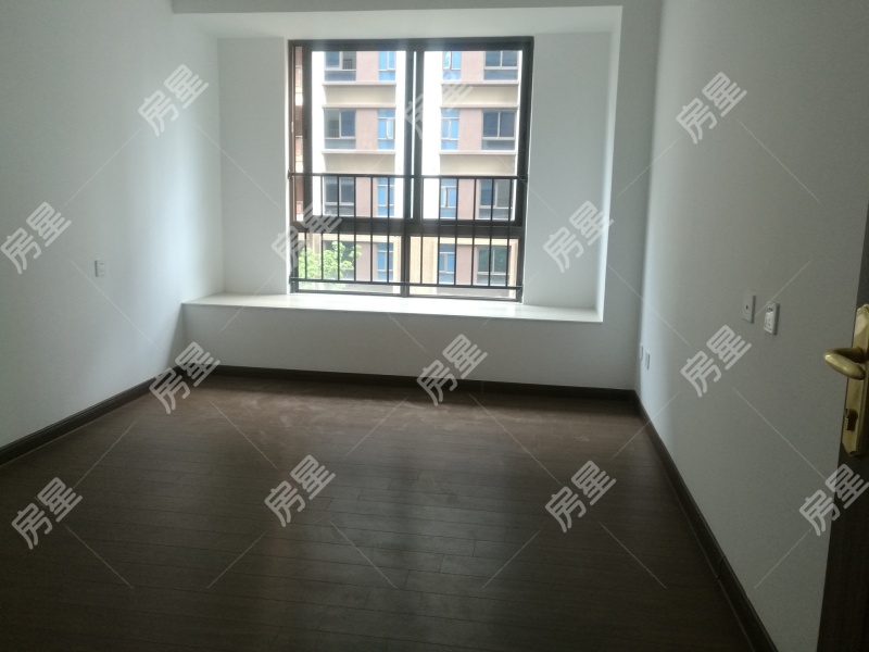 4室2廳2陽臺 碧桂園紫臺臥室