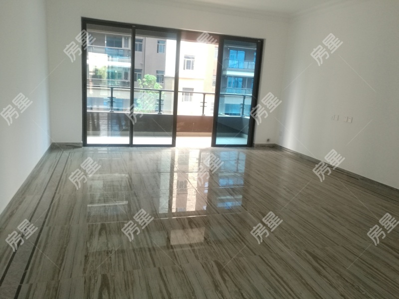 4室2廳2陽臺 碧桂園紫臺客廳