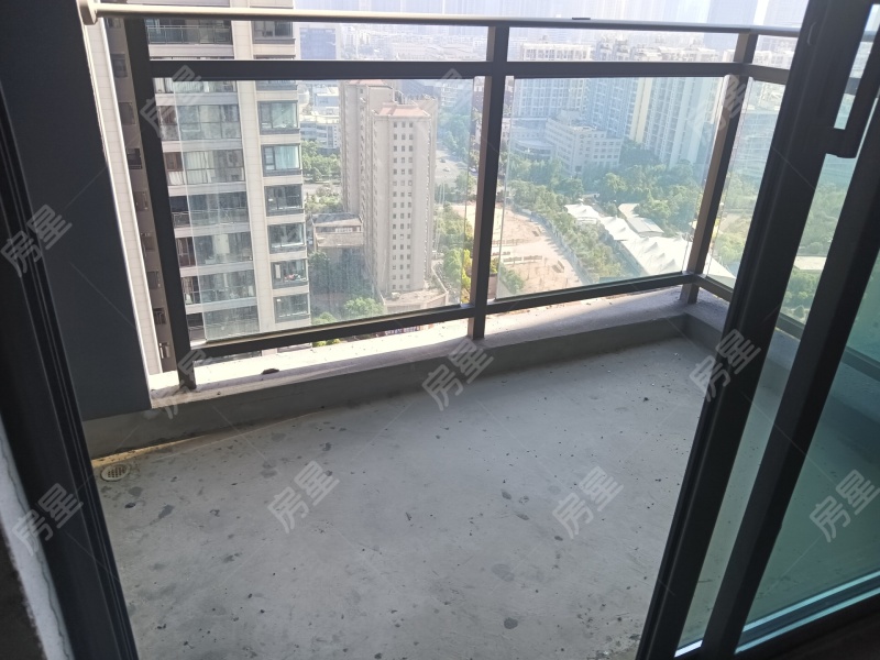 4室2廳2陽(yáng)臺(tái) 招商雍和府一期陽(yáng)臺(tái)