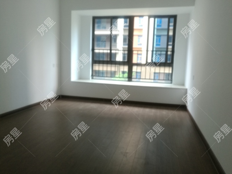 4室2廳2陽臺 碧桂園紫臺臥室