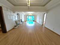 4室2廳2陽(yáng)臺(tái) 云投尚苑客廳