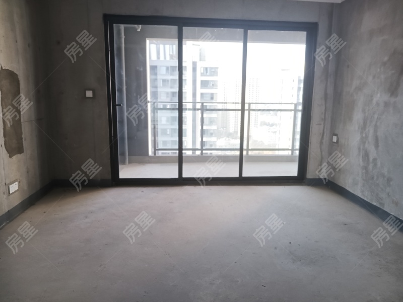 4室2廳2陽(yáng)臺(tái) 招商雍和府一期客廳