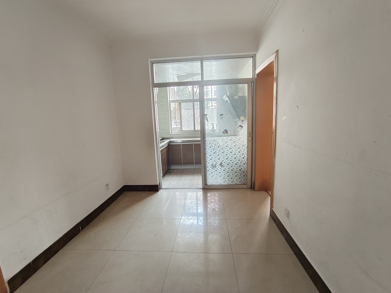 3室2廳1陽(yáng)臺(tái) 波羅小區(qū)餐廳