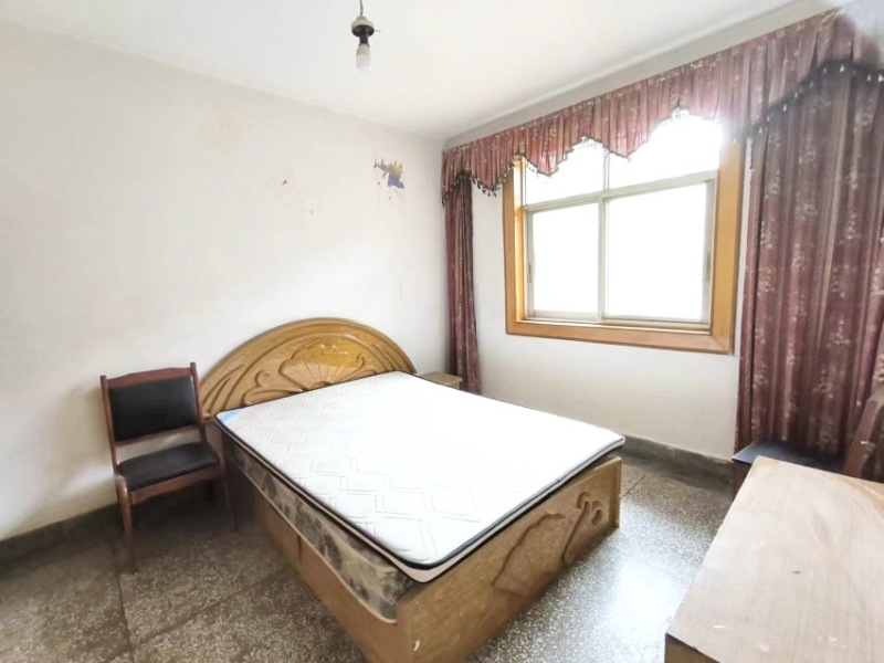 3室2廳1陽臺 寧靜小區(qū)臥室