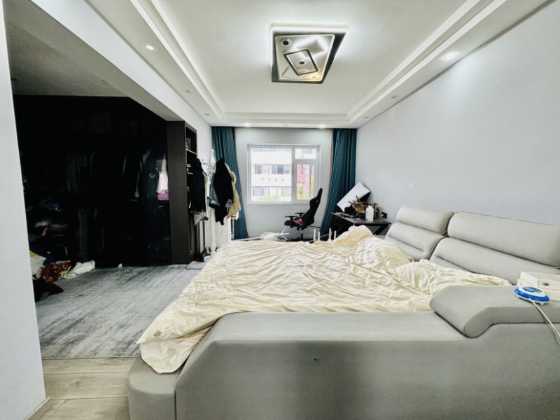 4室2廳2陽臺 北京路花苑臥室