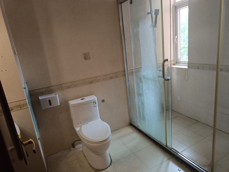 4室2廳2陽臺 湖畔之夢衛(wèi)生間