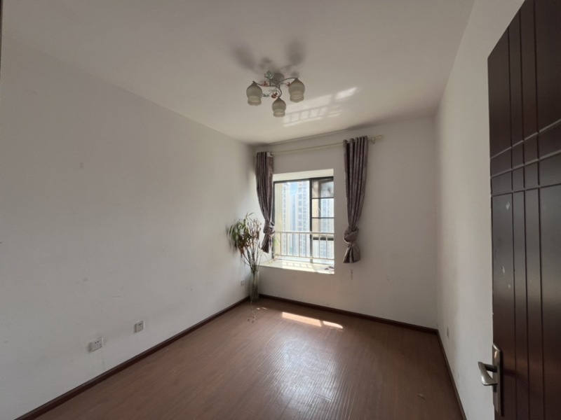 3室2廳2陽(yáng)臺(tái) 金坤尚城祥和里臥室