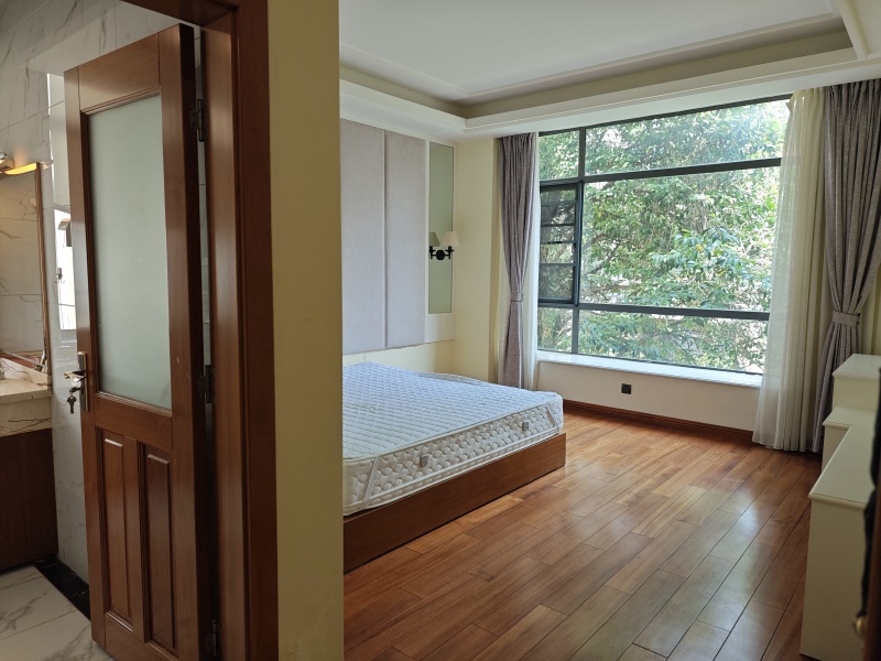 9室2廳2陽臺 滇池融苑別墅臥室