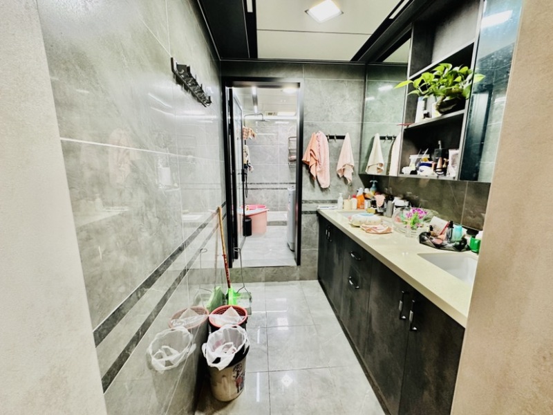 4室2廳2陽臺 北京路花苑衛(wèi)生間