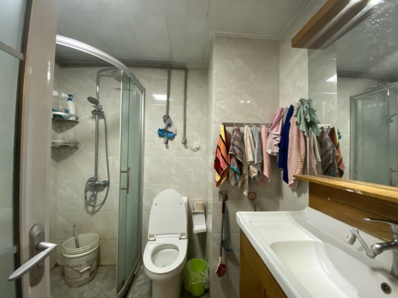 3室2廳1陽臺 江東鳴翠園東區(qū)衛(wèi)生間