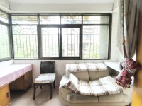 3室2廳1陽臺 寧靜小區(qū)陽臺