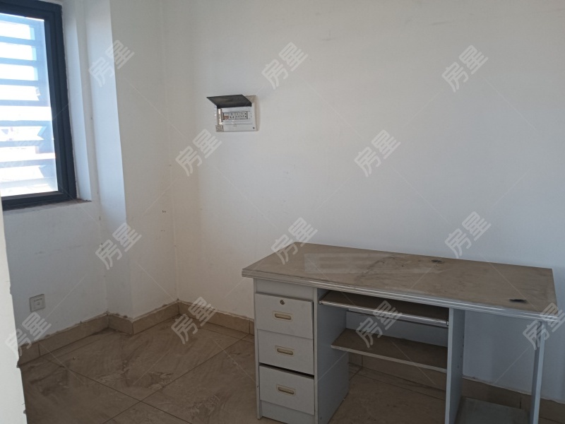 4室2廳3陽臺 滇池衛(wèi)城尚層臥室