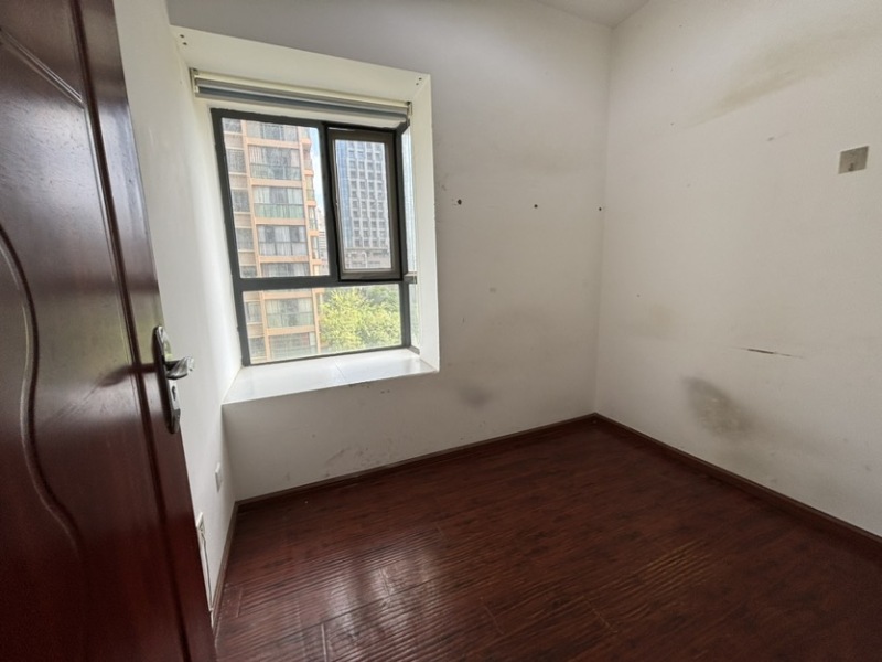 3室2廳2陽(yáng)臺(tái) 潤(rùn)城二區(qū)臥室