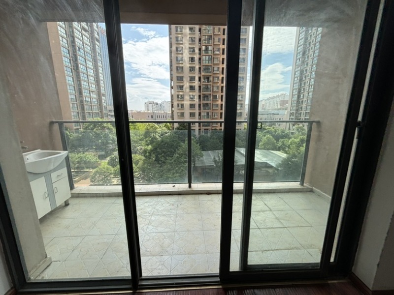 3室2廳2陽(yáng)臺(tái) 潤(rùn)城二區(qū)陽(yáng)臺(tái)