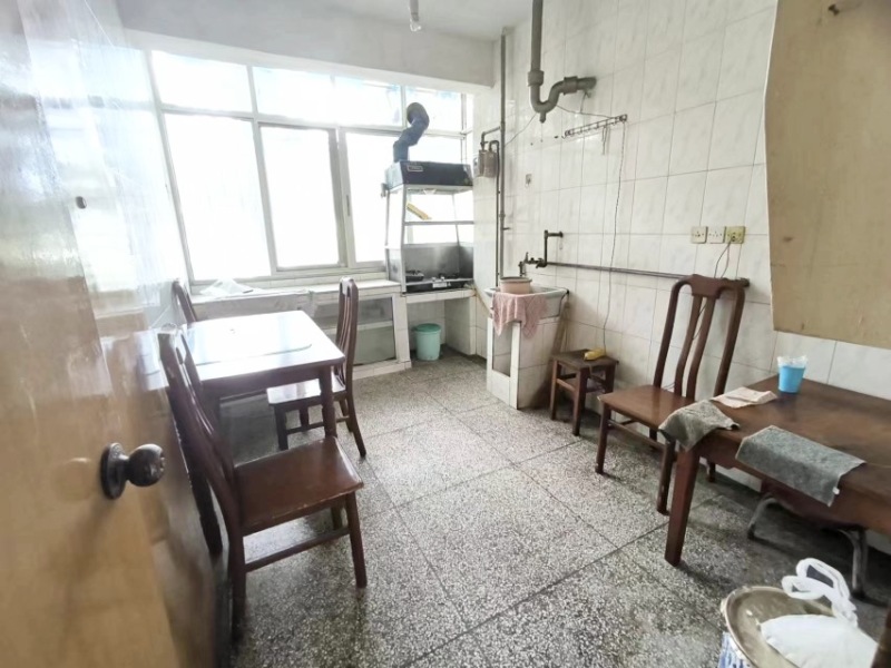 3室2廳1陽臺 寧靜小區(qū)餐廳