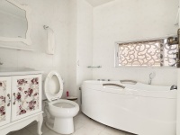 6室2廳3陽臺(tái) 滇池高爾夫別墅別墅衛(wèi)生間