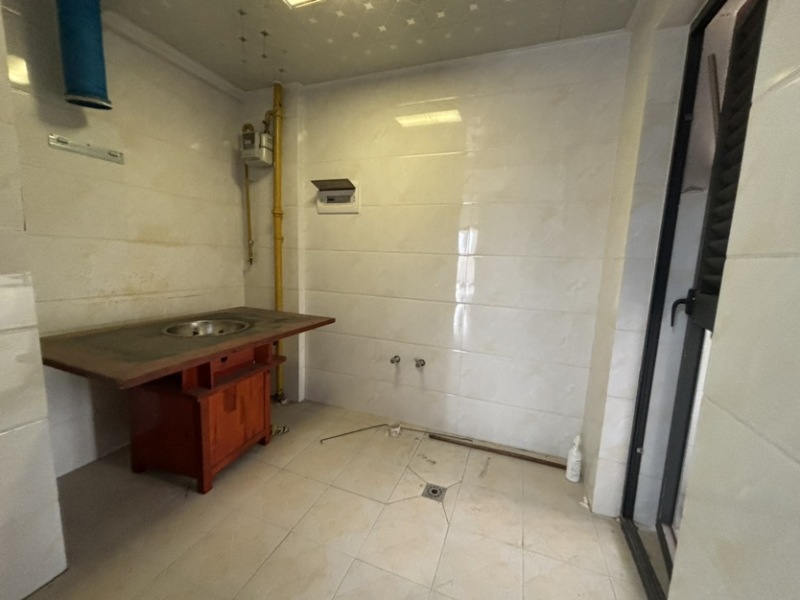 3室2廳2陽(yáng)臺(tái) 潤(rùn)城二區(qū)廚房