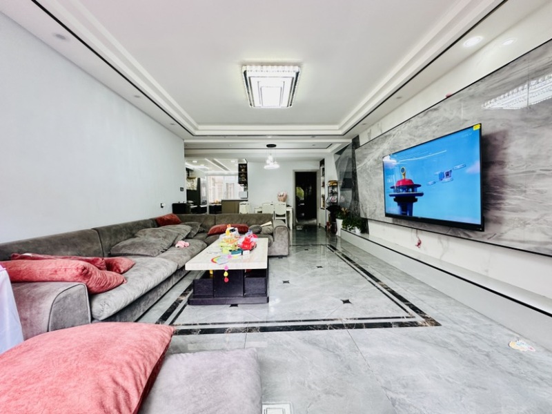 4室2廳2陽臺 北京路花苑客廳