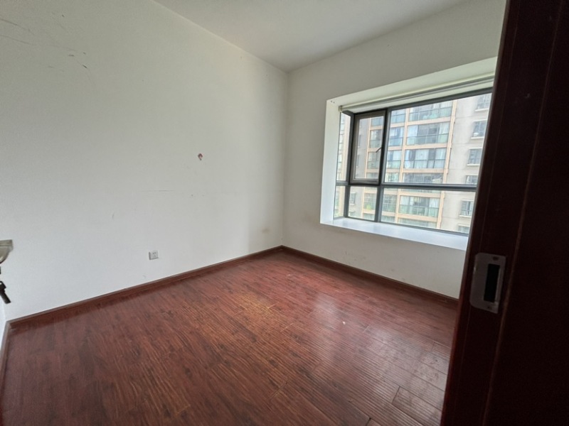 3室2廳2陽(yáng)臺(tái) 潤(rùn)城二區(qū)臥室