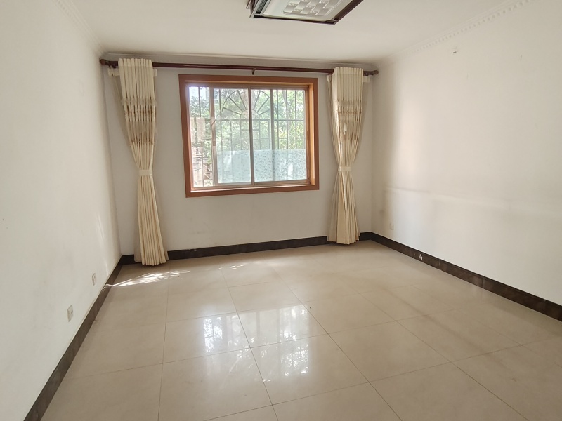 3室2廳1陽(yáng)臺(tái) 波羅小區(qū)客廳