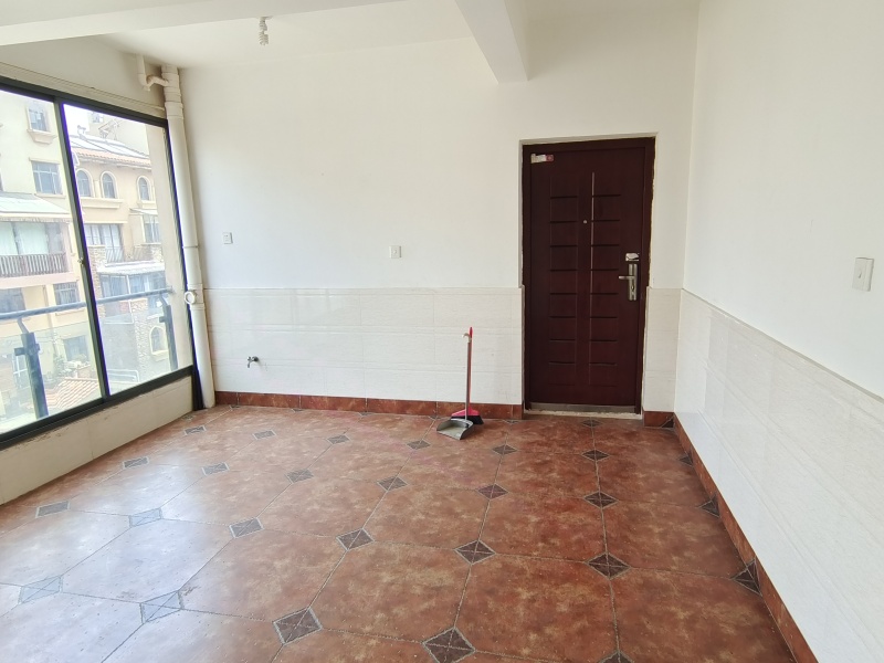 3室2廳1陽臺(tái) 滇池衛(wèi)城鉑睿門廳