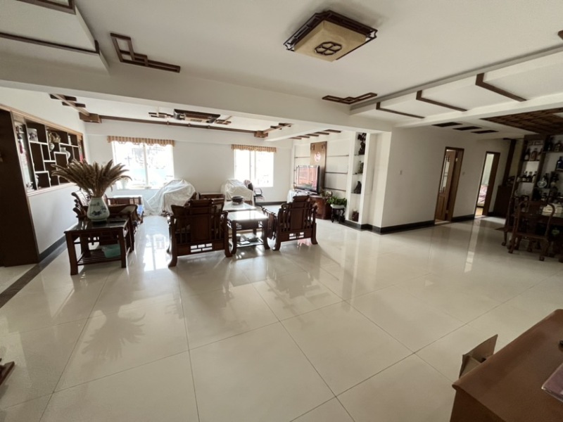 4室2廳 復(fù)興花園客廳