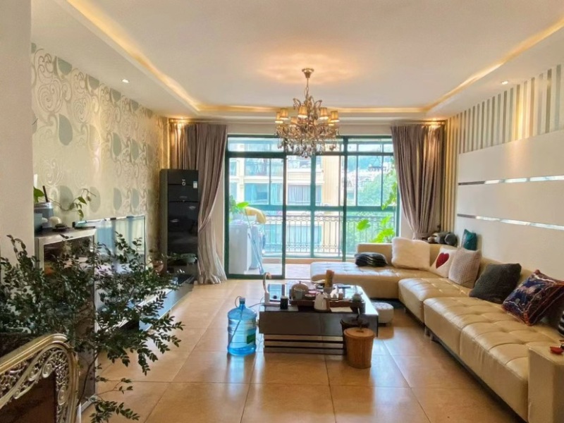 4室2廳3陽臺 貴研自然界客廳