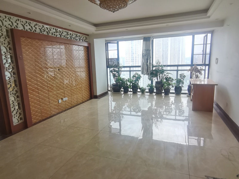 4室2廳2陽臺 云安陽光城客廳