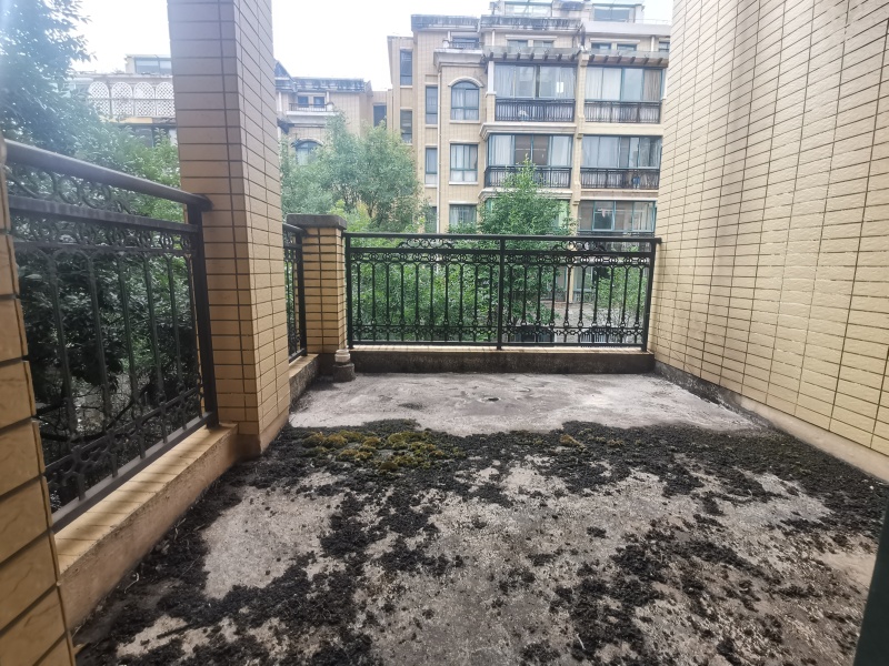 5室3廳3陽臺 貴研自然界別墅陽臺