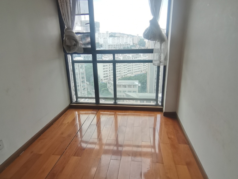 4室2廳2陽臺 云安陽光城臥室