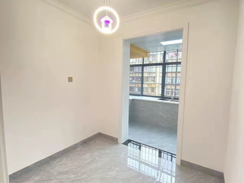 3室2廳1陽臺 白馬小區(qū)餐廳