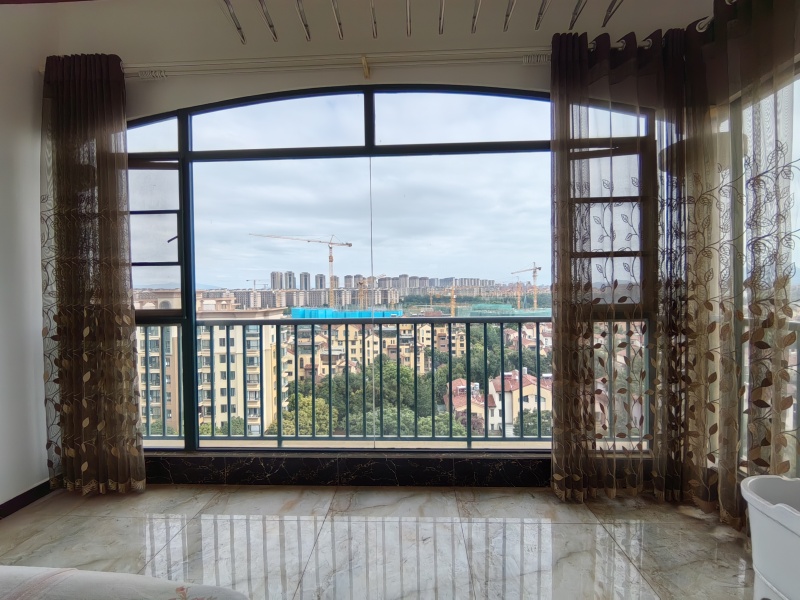 3室2廳2陽(yáng)臺(tái) 滇池印象花園陽(yáng)臺(tái)