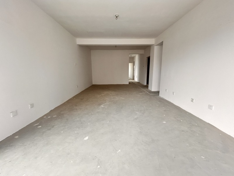 4室2廳2陽臺(tái) 同德昆明廣場A區(qū)客廳