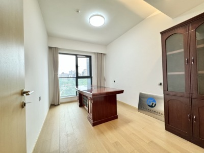 4室2廳2陽(yáng)臺(tái) 俊發(fā)逸天峰