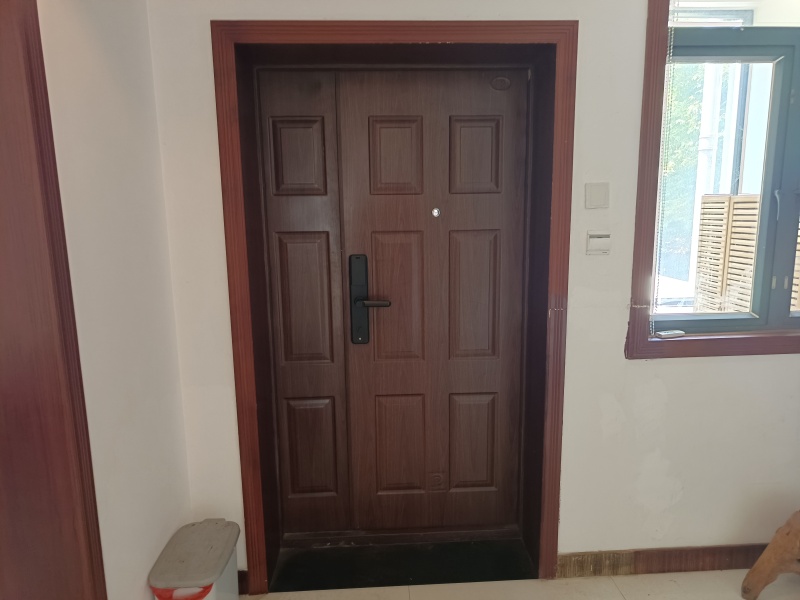 4室2廳3陽(yáng)臺(tái) 滇池衛(wèi)城紫園別墅門廳