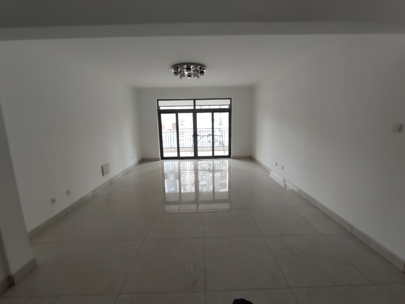 5室2廳3陽臺 金江小區(qū)融苑客廳