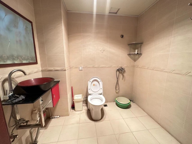 3室2廳2陽(yáng)臺(tái) 世紀(jì)城玉春苑衛(wèi)生間