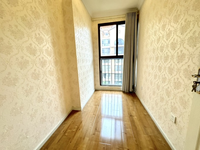 5室2廳2陽(yáng)臺(tái) 萬和花園書房