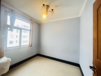 4室2廳2陽臺 金實小區(qū)臥室