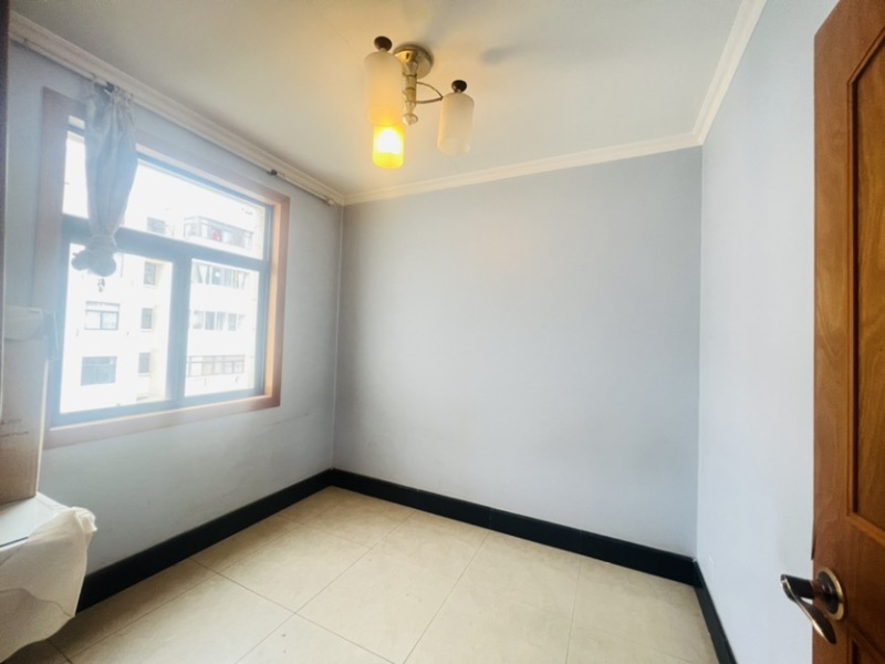 4室2廳2陽臺 金實小區(qū)臥室